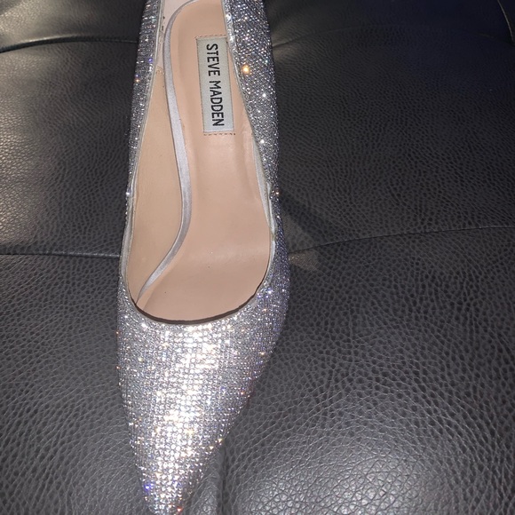 Steve Madden rhinestone pump matching Aldo purse - Picture 4 of 6